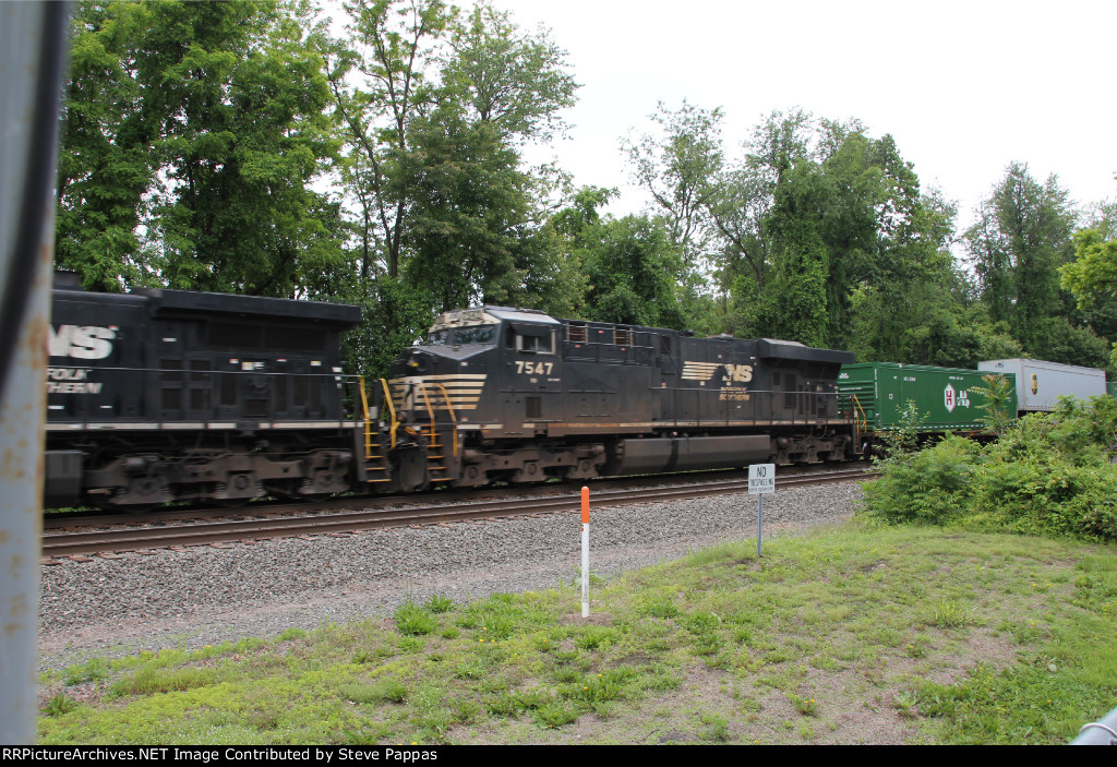 NS 7547 as a rear-end DPU on train 27A